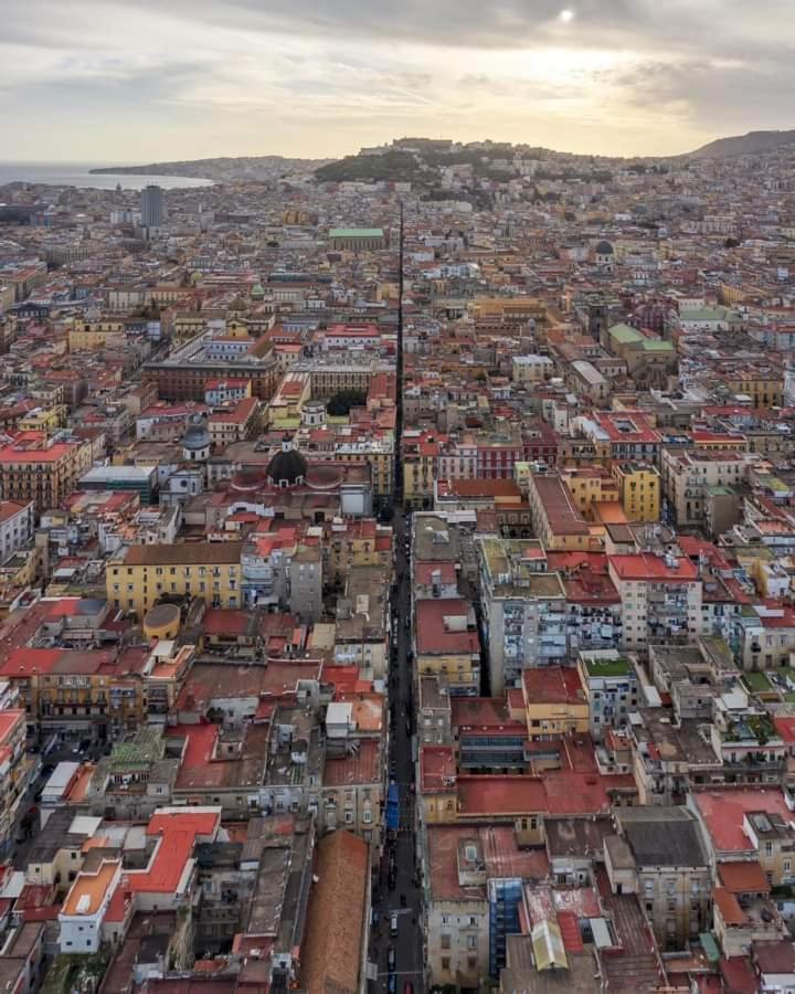 Nennella A Spaccanapoli Apartment Bagian luar foto